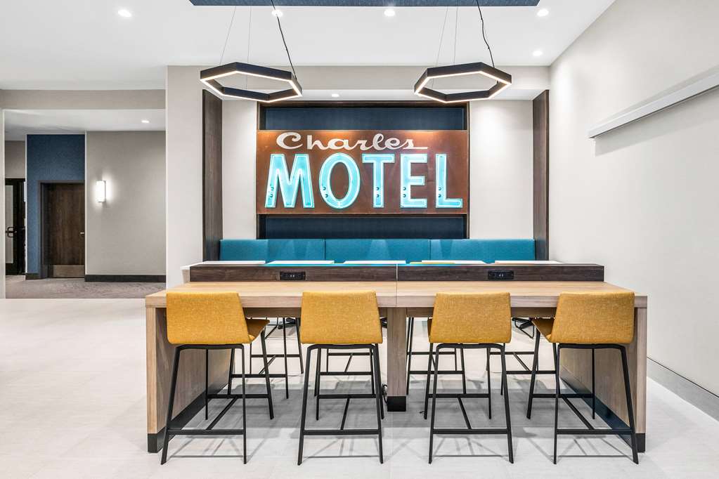 La Quinta Inn & Suites by Wyndham San Jose Airport Downtown - photo 23