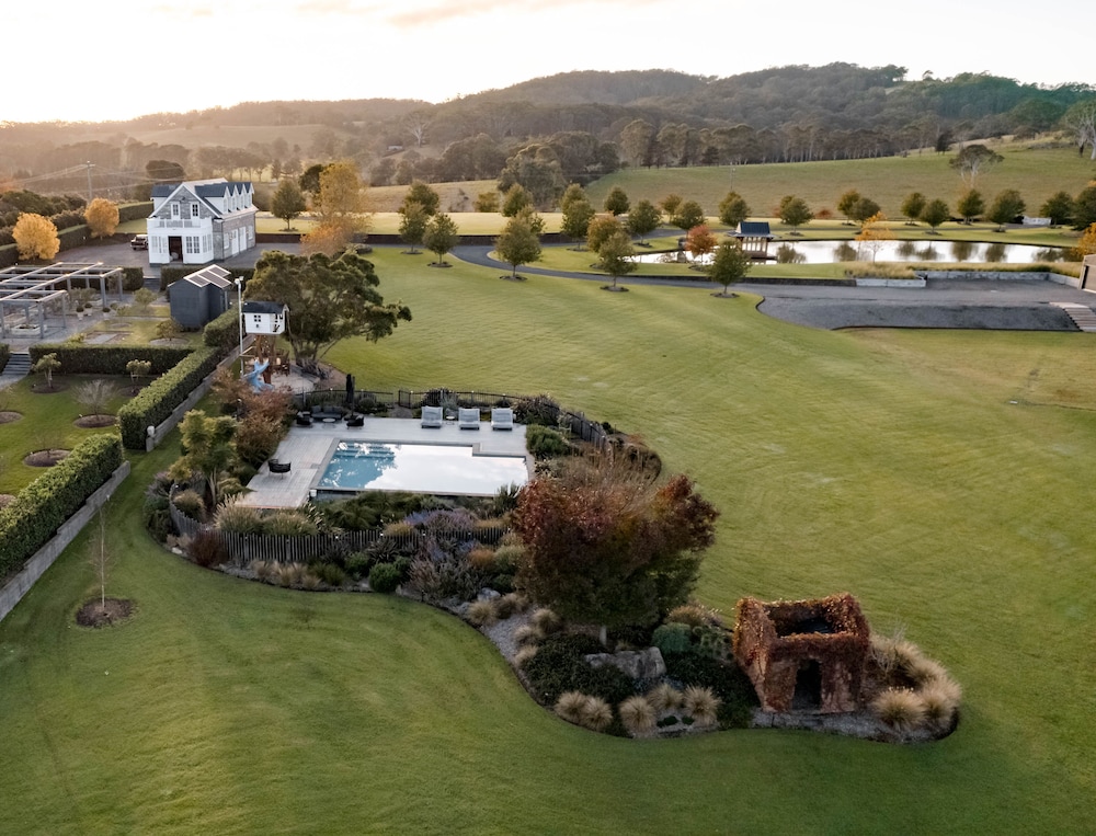 Linnaeus Suite Berry by Linnaeus Collection — 4-Star Luxury Hotel in Berry, Australia