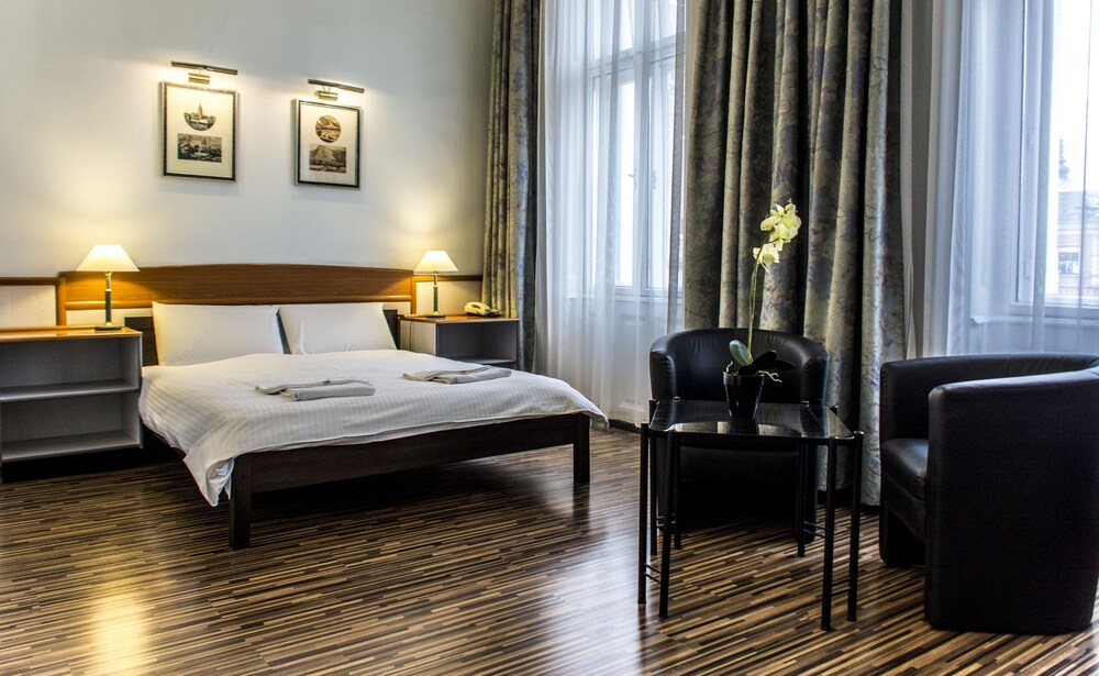 Korona Hotel — hotel in Nyiregyhaza