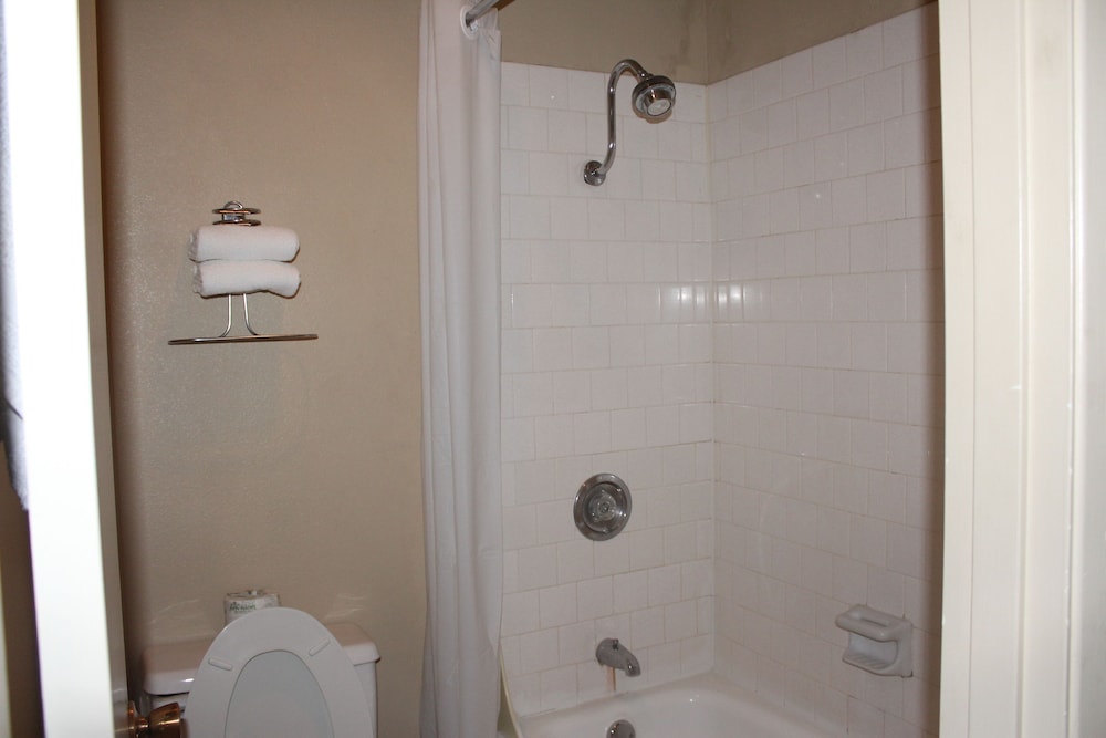 Cedars Inn Lewiston - photo 16