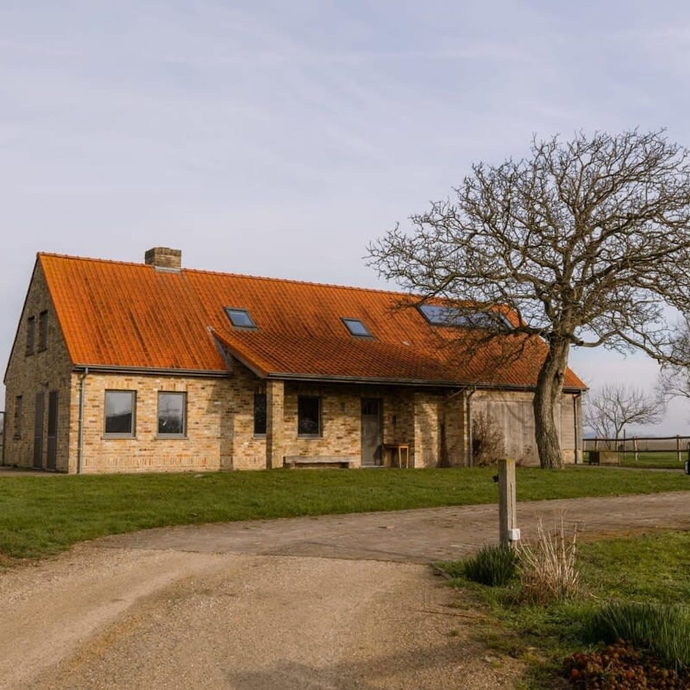 Rustic Family Holiday Home for up to 8 People Located in the Green of the Countryside — 4-Star Luxury Hotel in Veurne, Belgium