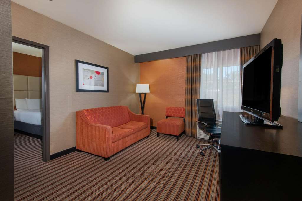 La Quinta Inn & Suites by Wyndham Harrisburg Hershey - photo 29