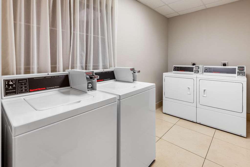 La Quinta Inn & Suites by Wyndham Lumberton - photo 41
