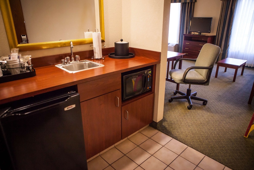 Hampton Inn & Suites Springfield Southwest - photo 18