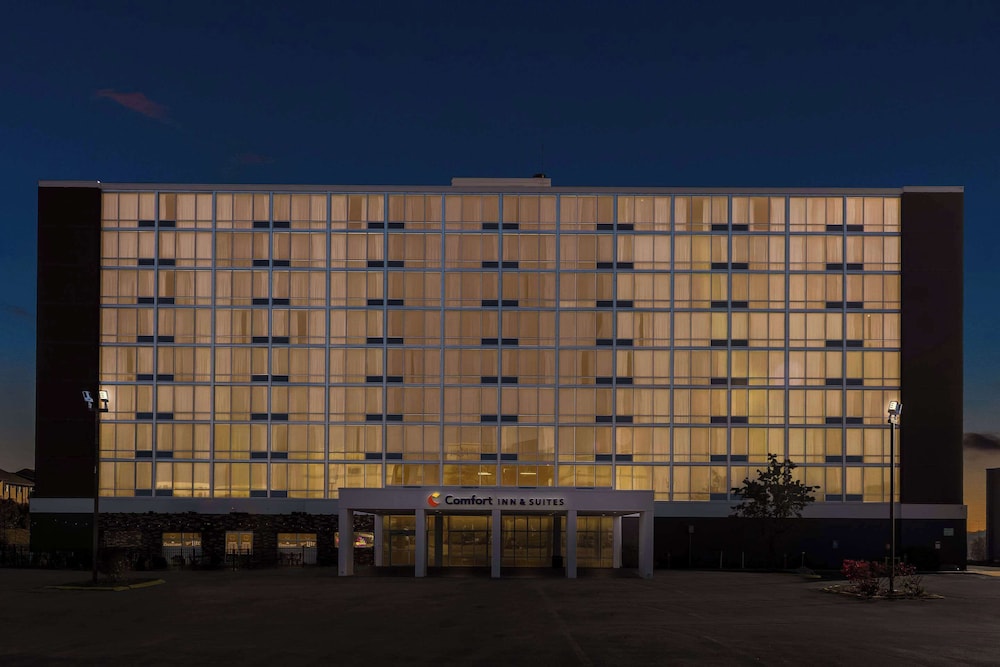 Comfort Inn & Suites Omaha Central - photo 32