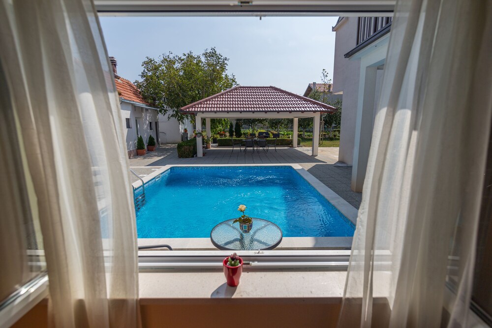 Holiday Home Mirela — 4-Star Luxury Hotel in Lovrec, Croatia