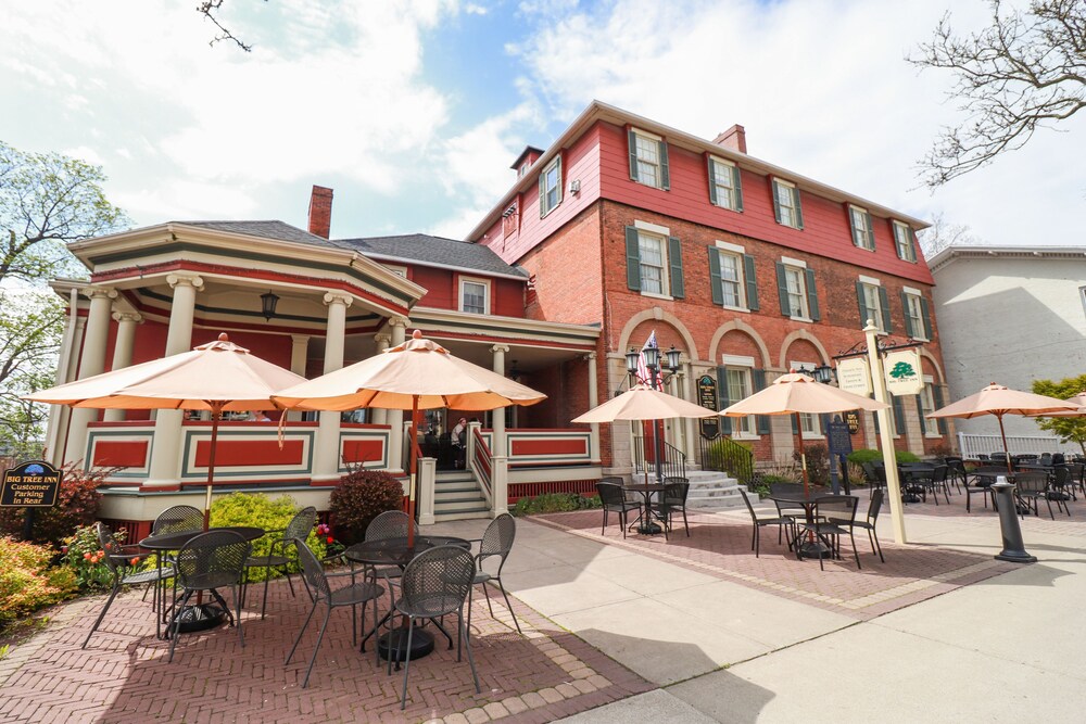 Big Tree Inn - carbon neutral hotel in Geneseo