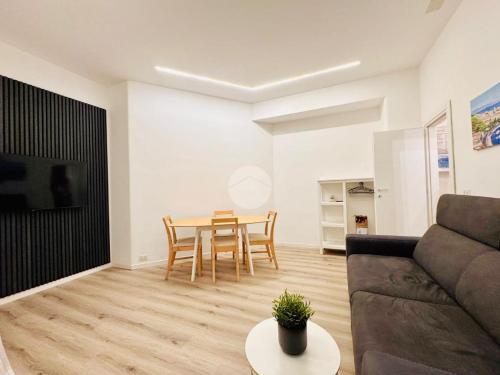Joma House — 4-Star Luxury Hotel in Chiaia, Italy