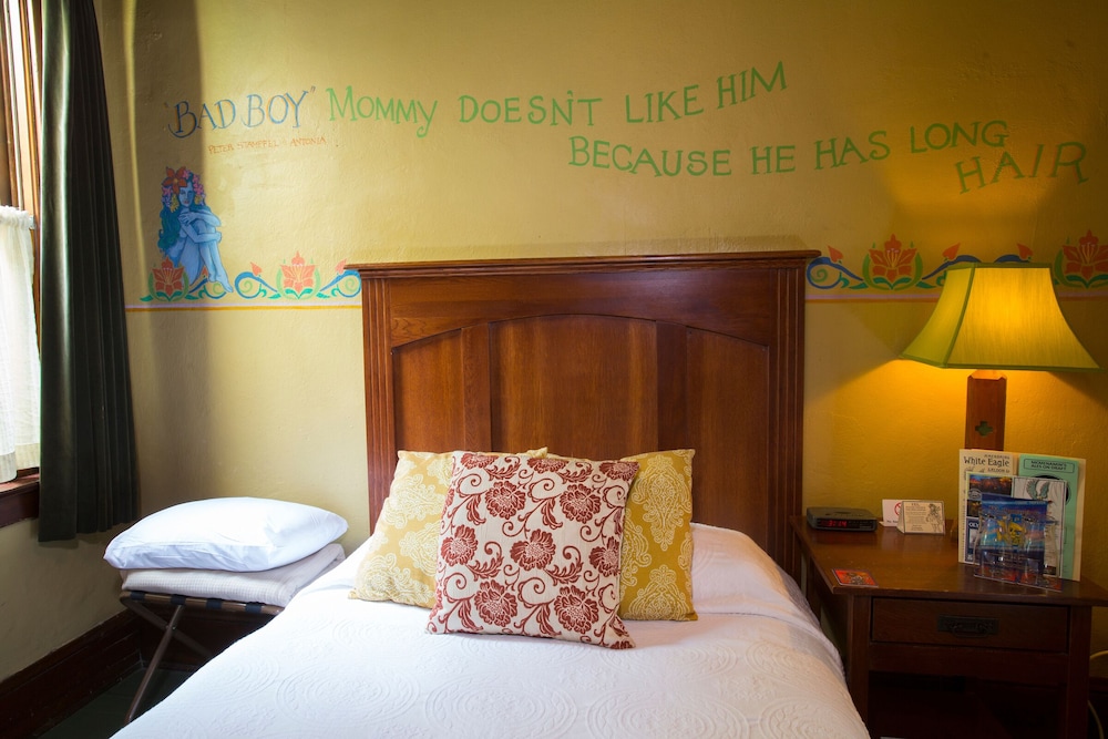 McMenamins White Eagle - photo 6