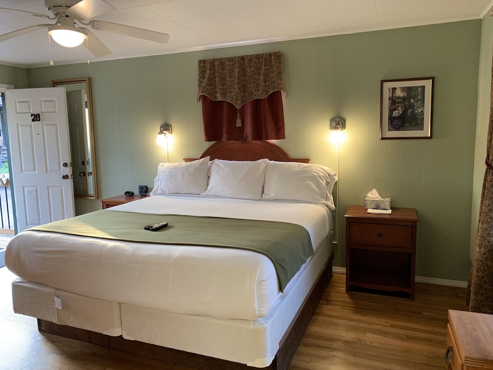 CedarWood Inn - photo 71