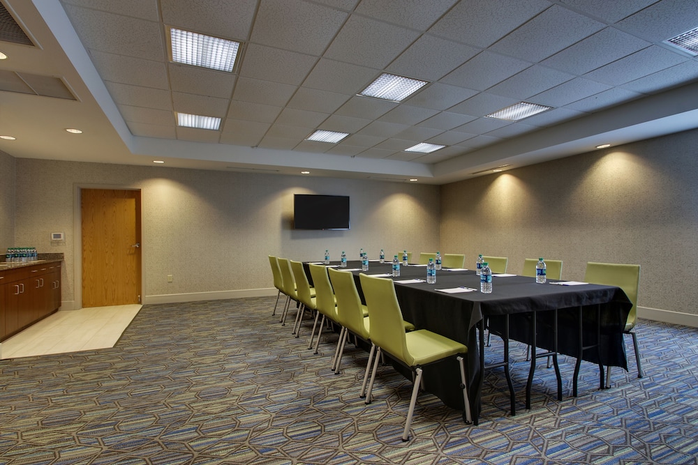 Holiday Inn Express & Suites Morris by IHG - photo 64