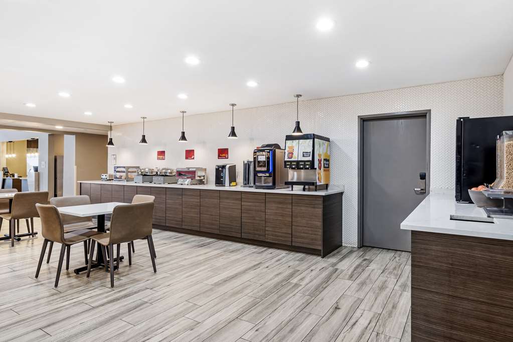 Best Western Plus Bourbonnais Hotel & Suites - photo 32