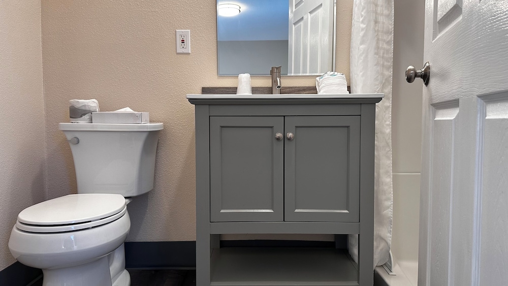 The Coastal Inn and Suites - photo 145