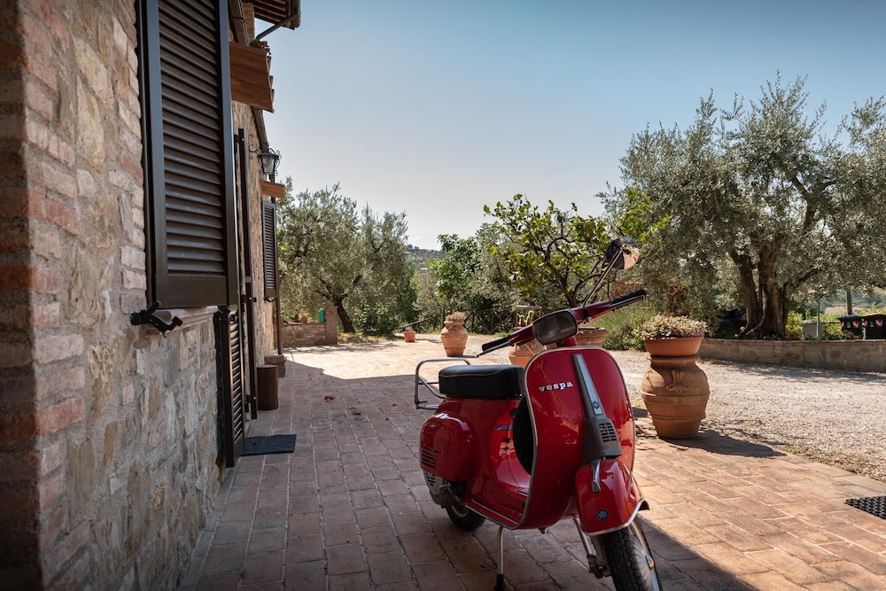 Agriturismo La Rocca Assisi — 4-Star Luxury Hotel in Petrignano, Italy