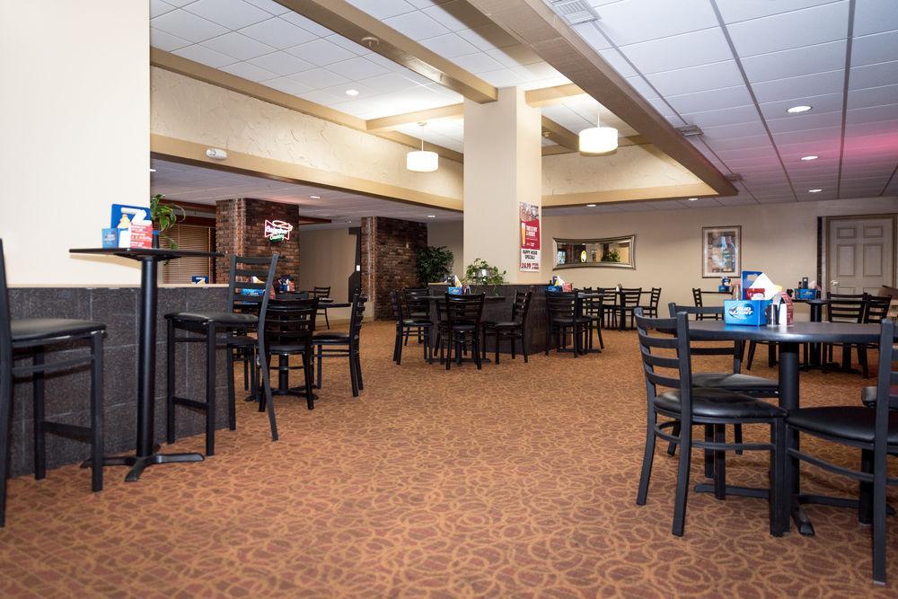 Airport Plaza Inn and Conference Center - photo 13