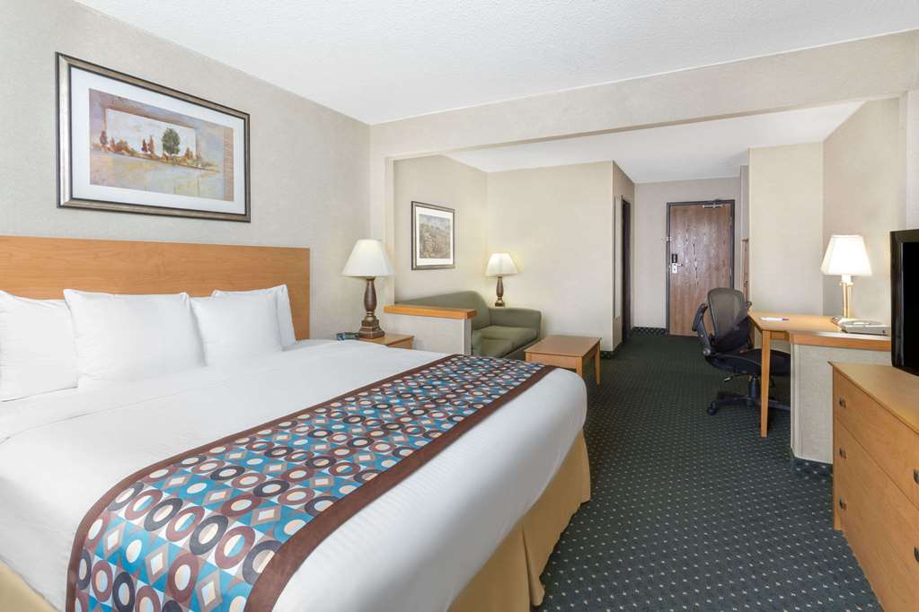 Baymont by Wyndham Waterloo - photo 15