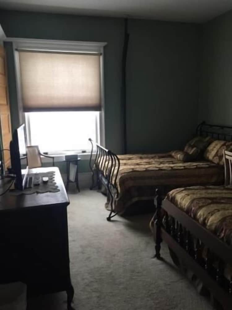 Victorian Charm Inn - photo 35