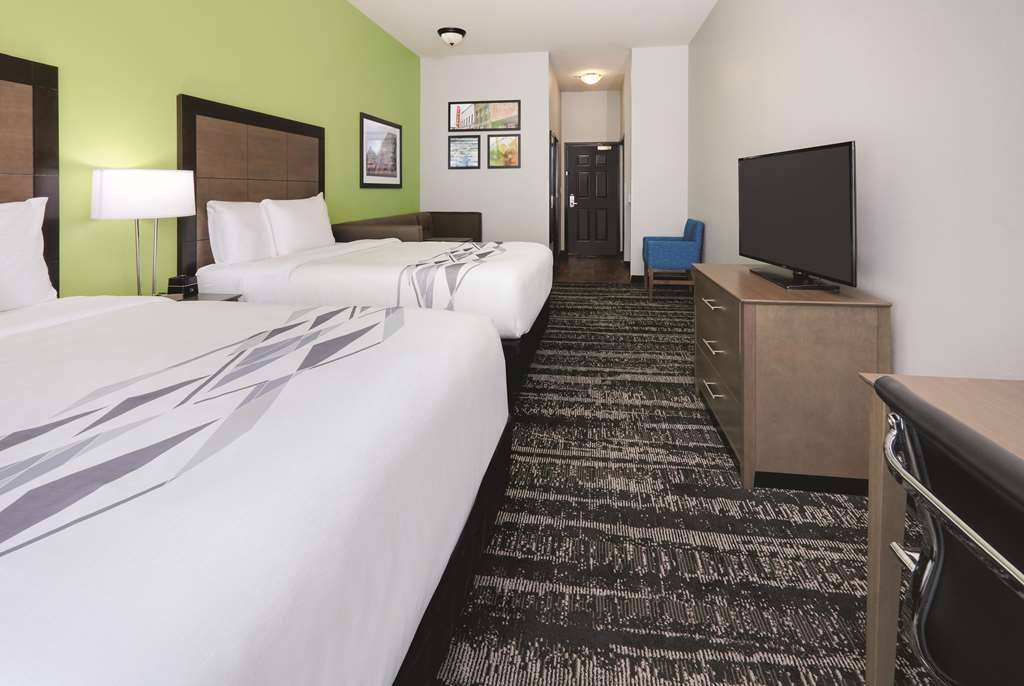 La Quinta Inn & Suites by Wyndham Tyler South - photo 18