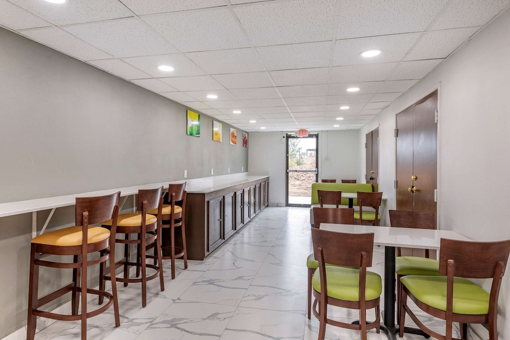 Quality Inn & Suites Sulphur Springs - photo 64