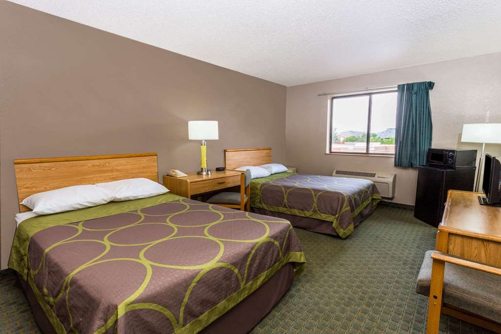 Super 8 by Wyndham St. Charles - photo 7