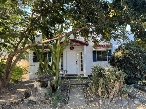 Newly Remodeled 3B2B House — 4-Star Luxury Hotel in Glendora, United States