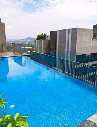 Youth City Studio Rooftop Pool by Dkay — 4-Star Luxury Hotel in Kampung Baharu Nilai, Malaysia