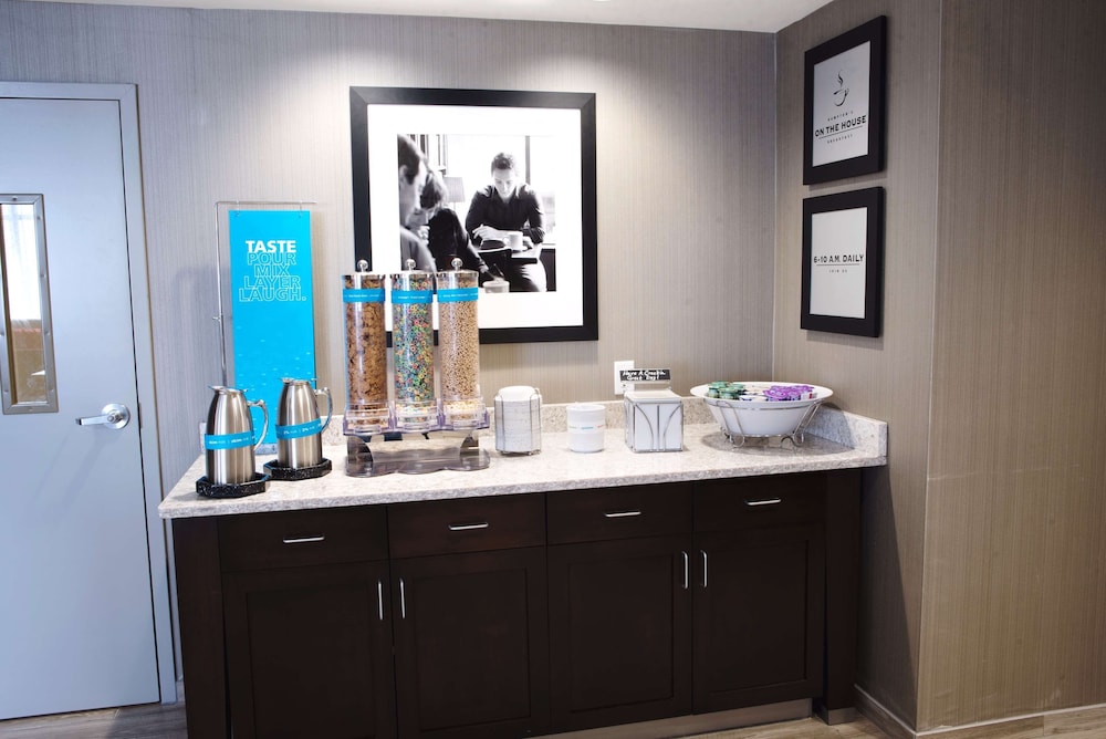 Hampton Inn & Suites Des Moines Urbandale - photo 38