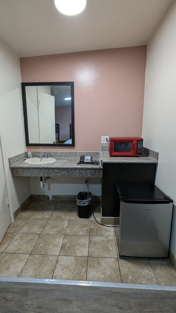 Portland Value Inn - photo 12
