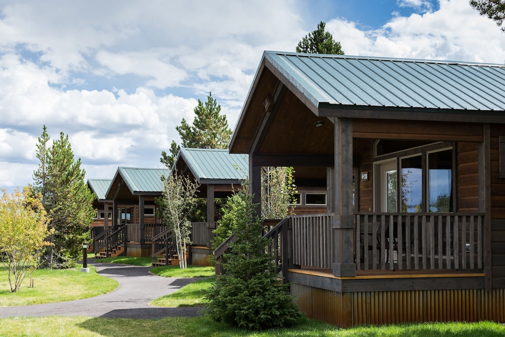 Explorer Cabins At Yellowstone - photo 5