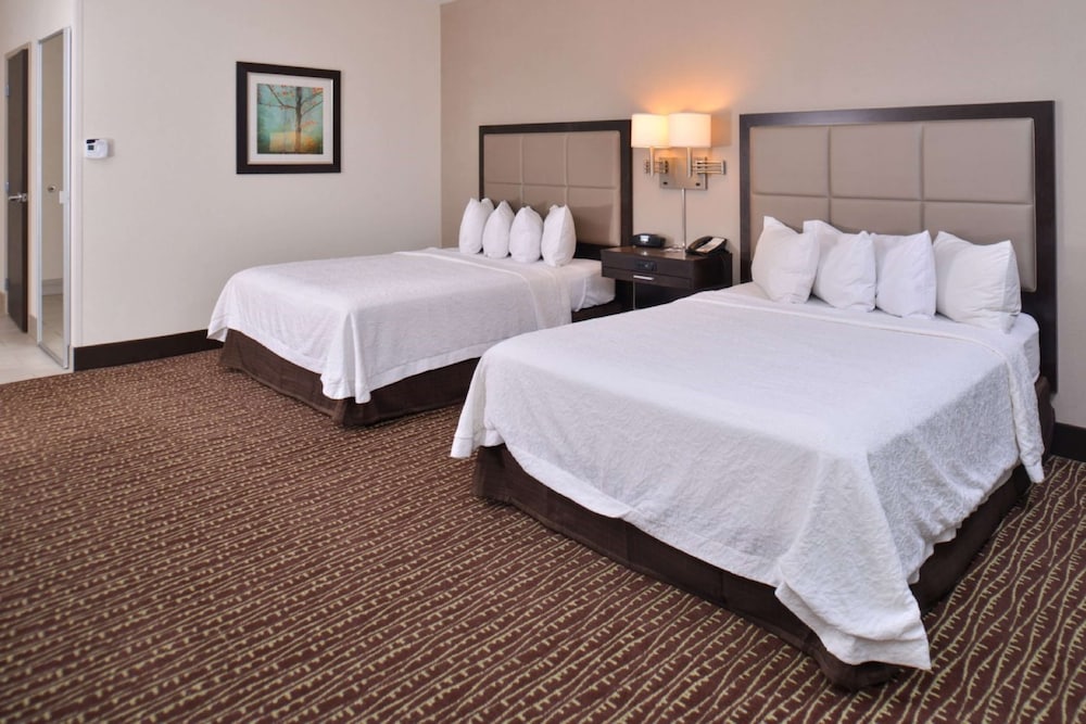Hampton Inn & Suites Bend - photo 15