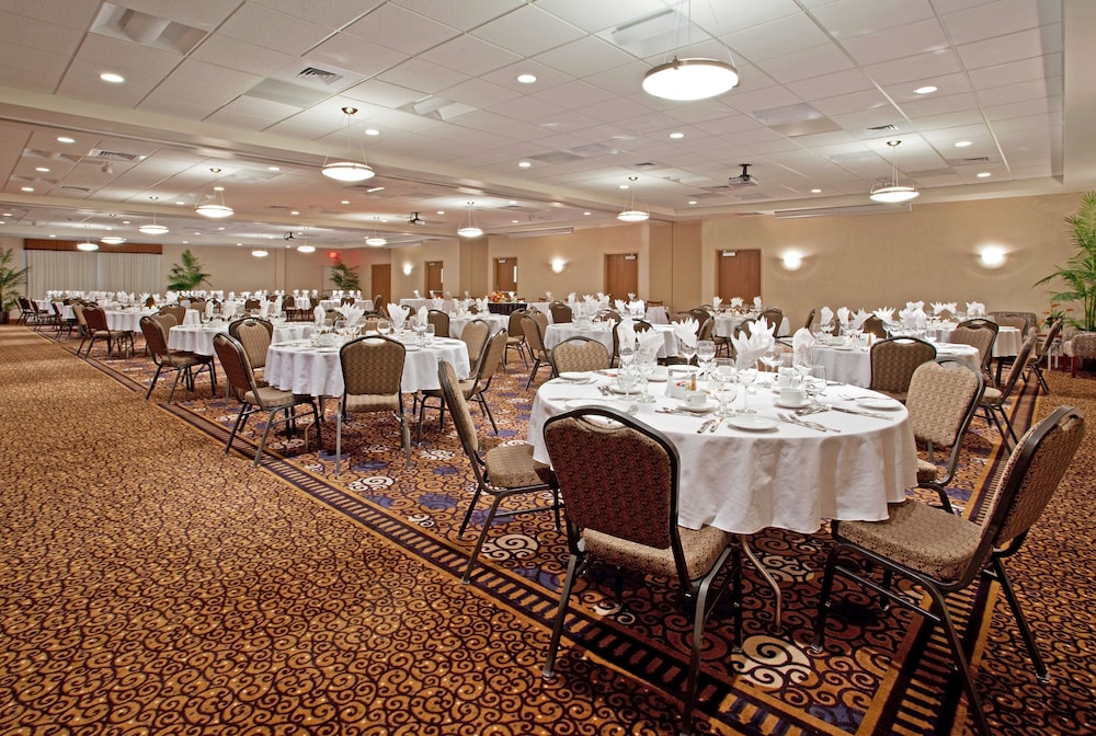 Holiday Inn Purdue Fort Wayne by IHG - photo 21