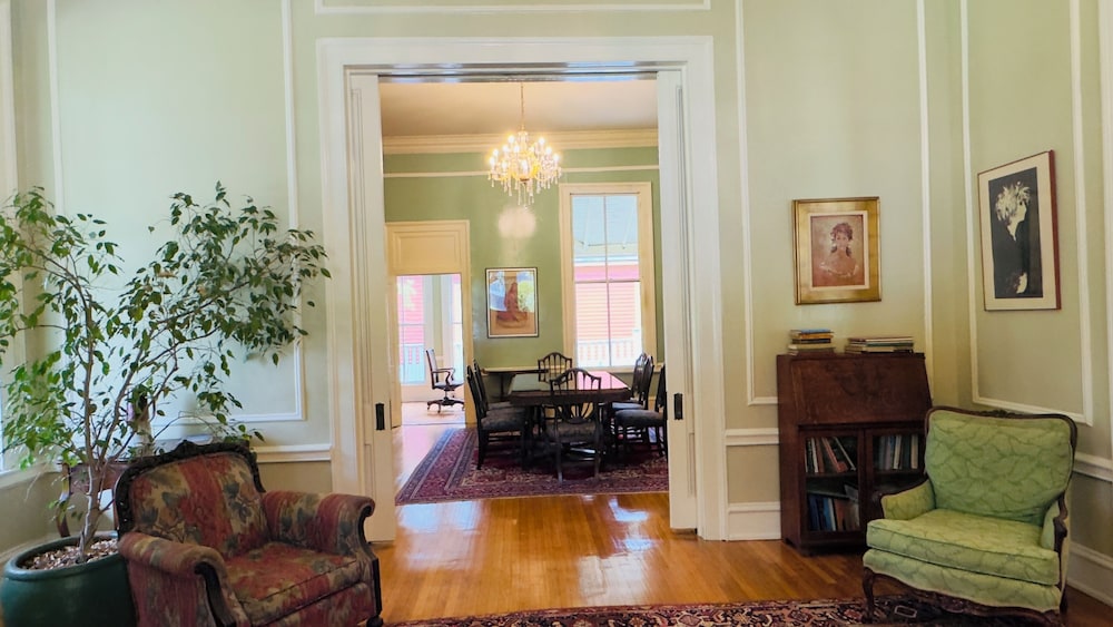 Rothschild Pound House Inn — 4-Star Luxury Hotel in Columbus, United States