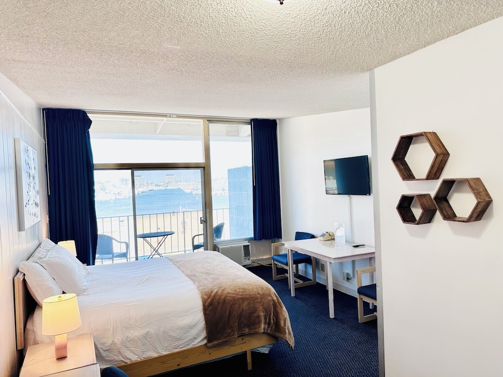 Foghorn Harbor Inn - photo 15