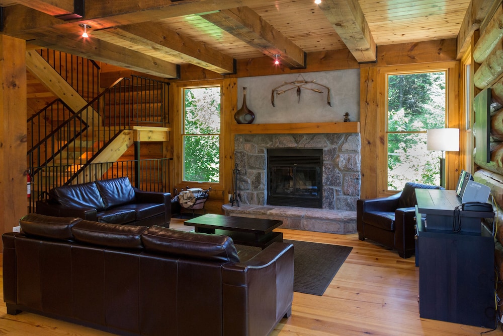 Tremblant Mountain Chalets — 4-Star Luxury Hotel in Mont-Tremblant, Canada
