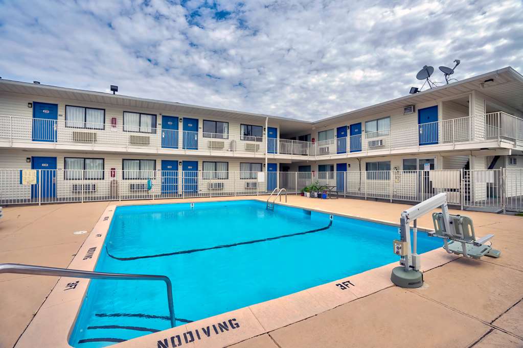 Motel 6 Lumberton NC - photo 4