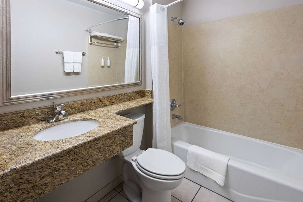 Days Inn by Wyndham Jackson Downtown - photo 20