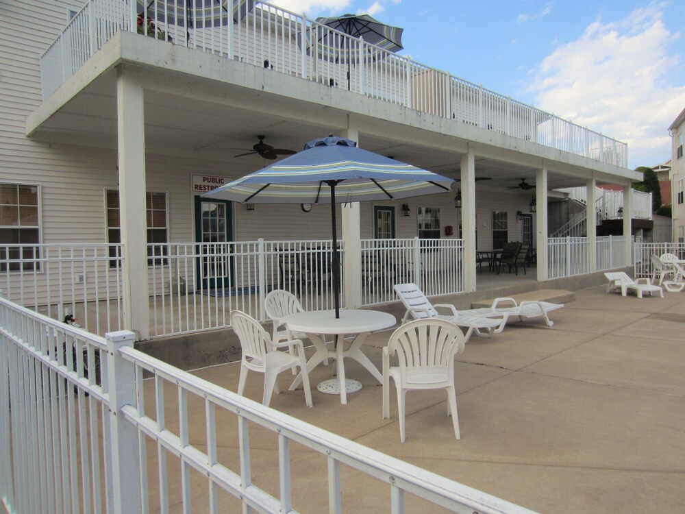 Brook Poolside Walk In Meadow Brook - photo 38