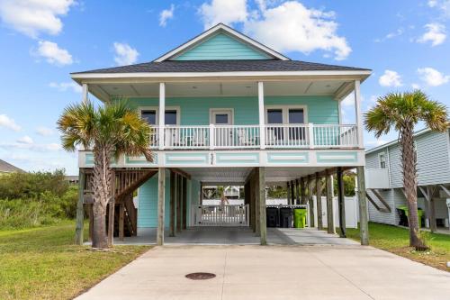 Beachside Charm Pool Spa & 3 Min Walk to Shore in Oak Island, United States