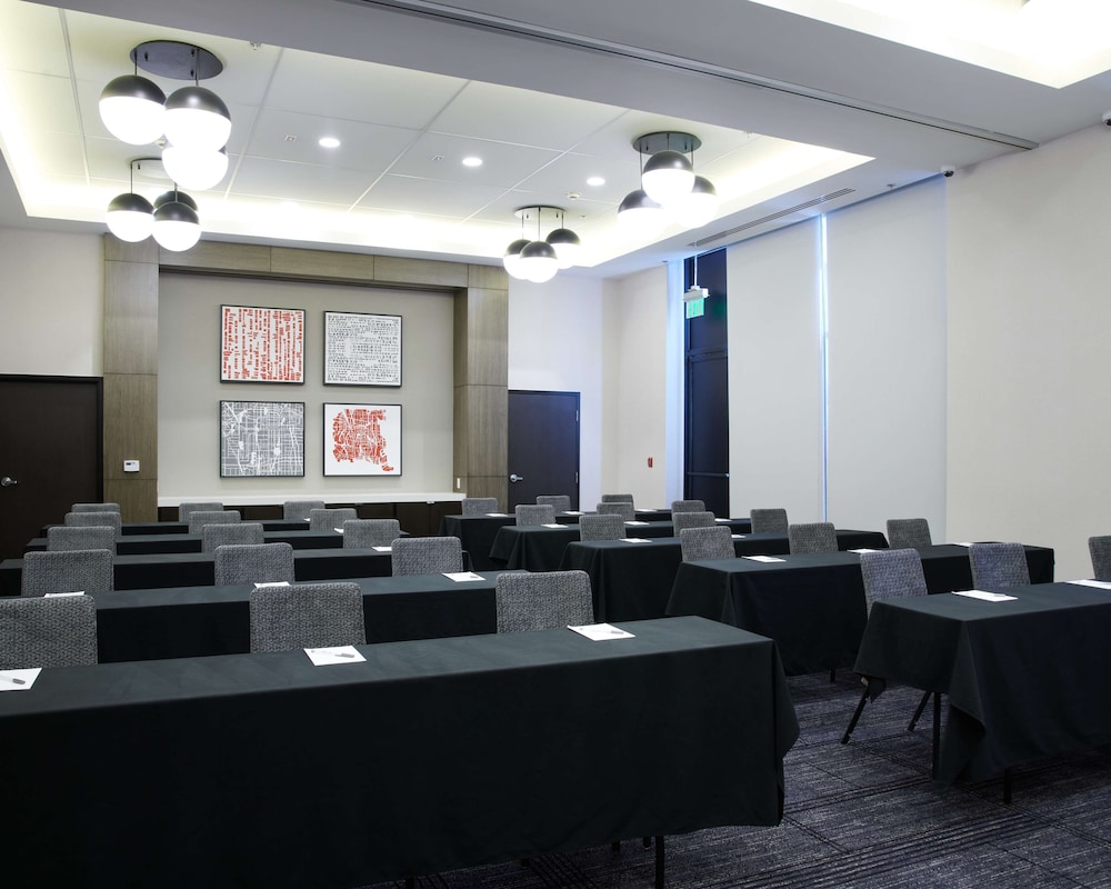 Hampton Inn & Suites Los Angeles Sherman Oaks - photo 57