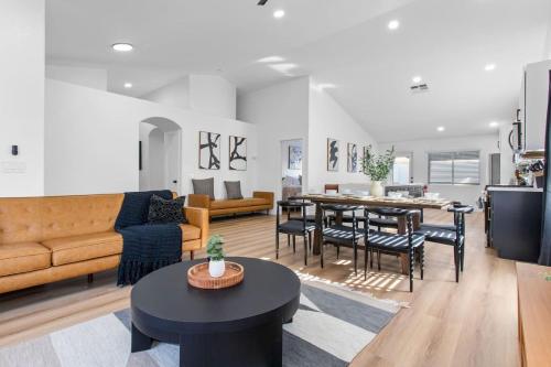 Spacious 5 BR Home with Games and Spa