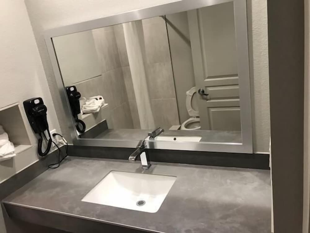 Crystal Inn Sugar Land - photo 19
