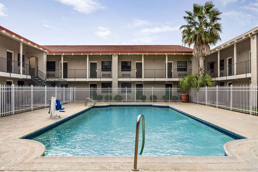 La Quinta Inn by Wyndham Victoria - photo 16