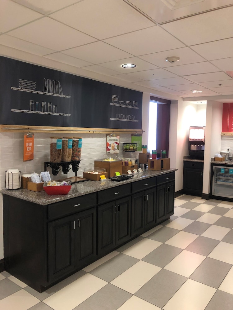 Hampton Inn & Suites Norfolk Airport - photo 33