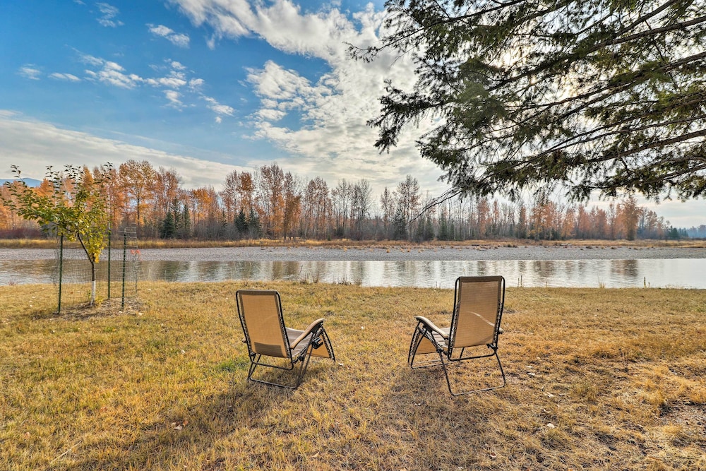 Kalispell Riverfront Home by Glacier National Park — 4-Star Luxury Hotel in Kalispell, United States