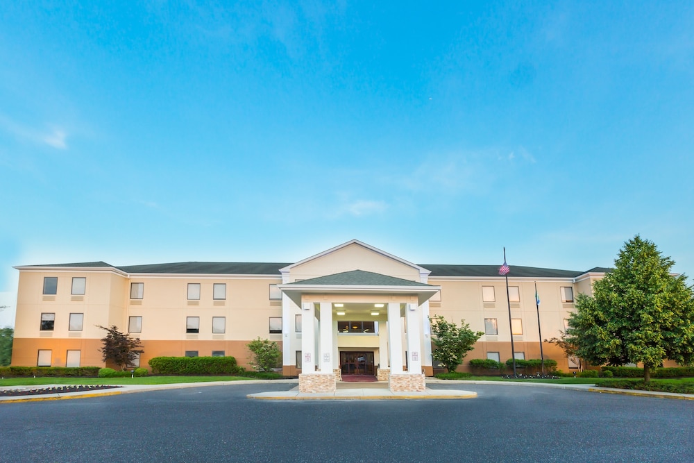 Holiday Inn Express Hotel & Suites Mt. Holly an IHG Hotel - featured photo