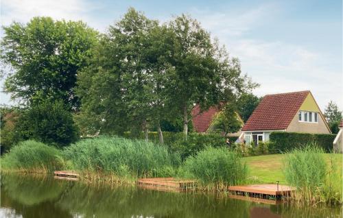 Awesome home in Vlagtwedde with Indoor swimming pool WiFi and 6 Bedrooms — 4-Star Luxury Hotel in Vlagtwedde, Netherlands