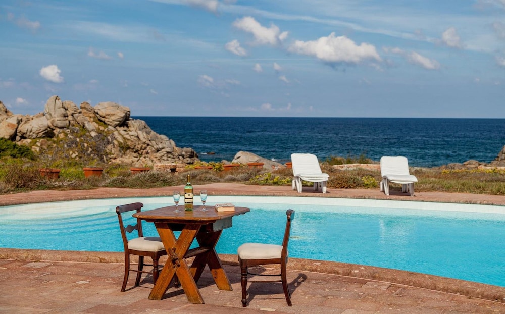 Villa Mariù e Amelie — 4-Star Luxury Hotel in Aglientu, Italy