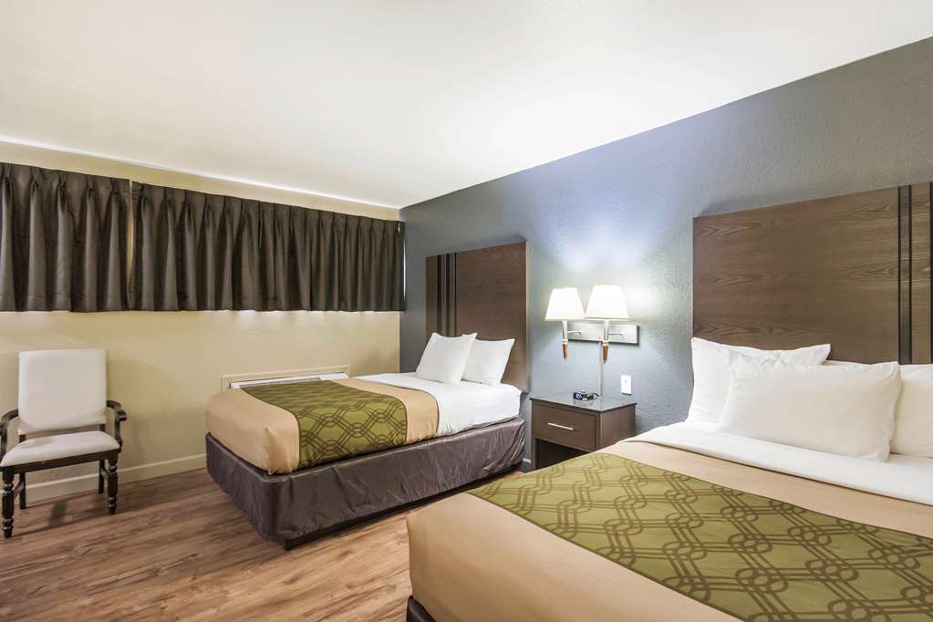 Econo Lodge Inn & Suites I 35 at Shawnee Mission - photo 15