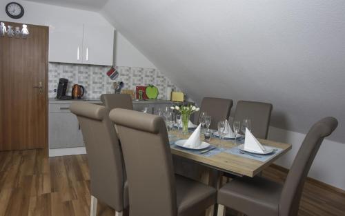 Weinstube Ferienwohnungen Johann Benzschawel — 4-Star Luxury Hotel in Irsch, Germany