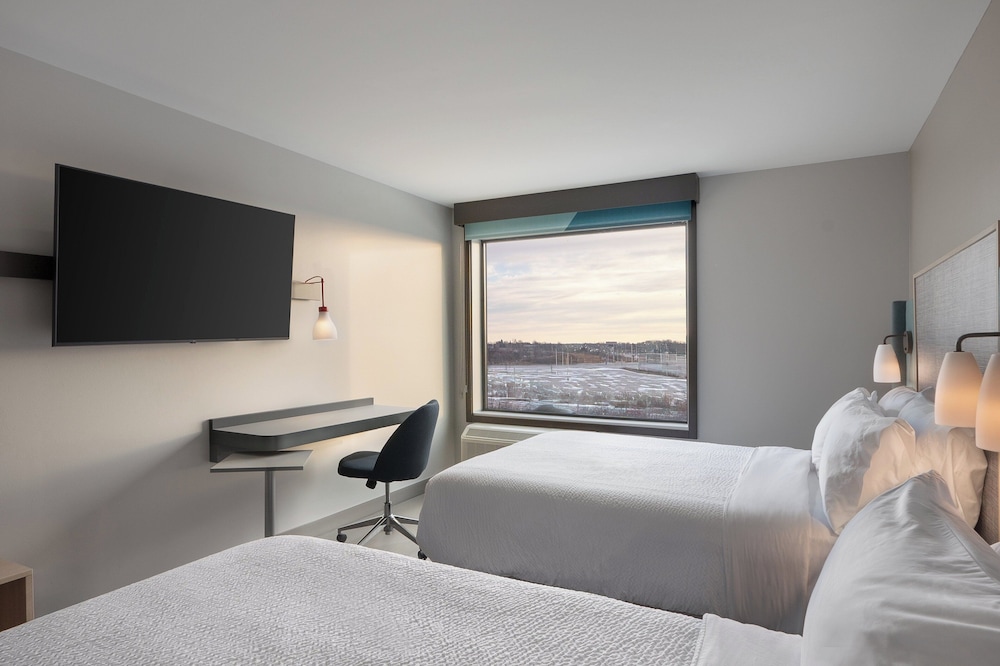 avid hotel Oak Creek by IHG - photo 14